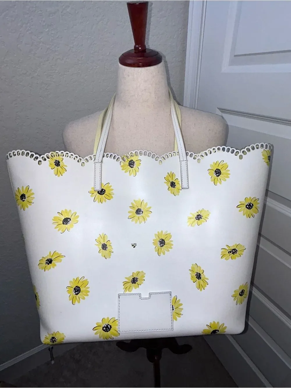 Kate Spade “Oops A Daisy” Daisy Bee 100% Cowhide Leather Large Tote Purse Bag